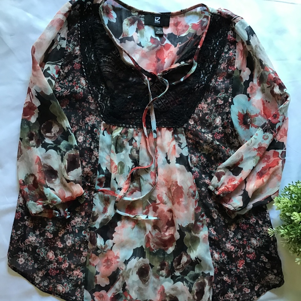 💥IZ Byer see through blouse with front lace